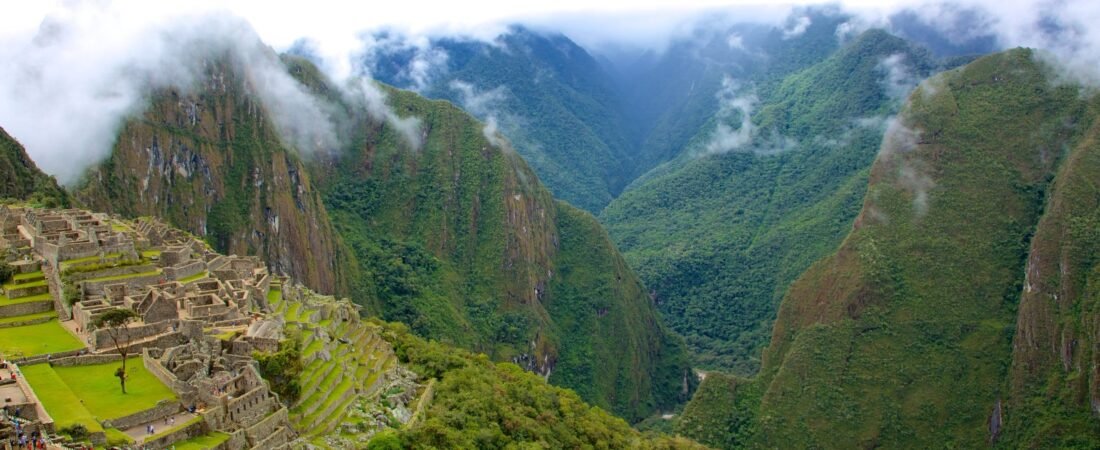 Cusco e Vale Sagrado: Guia para Explorar os Mistérios Incas com Economia