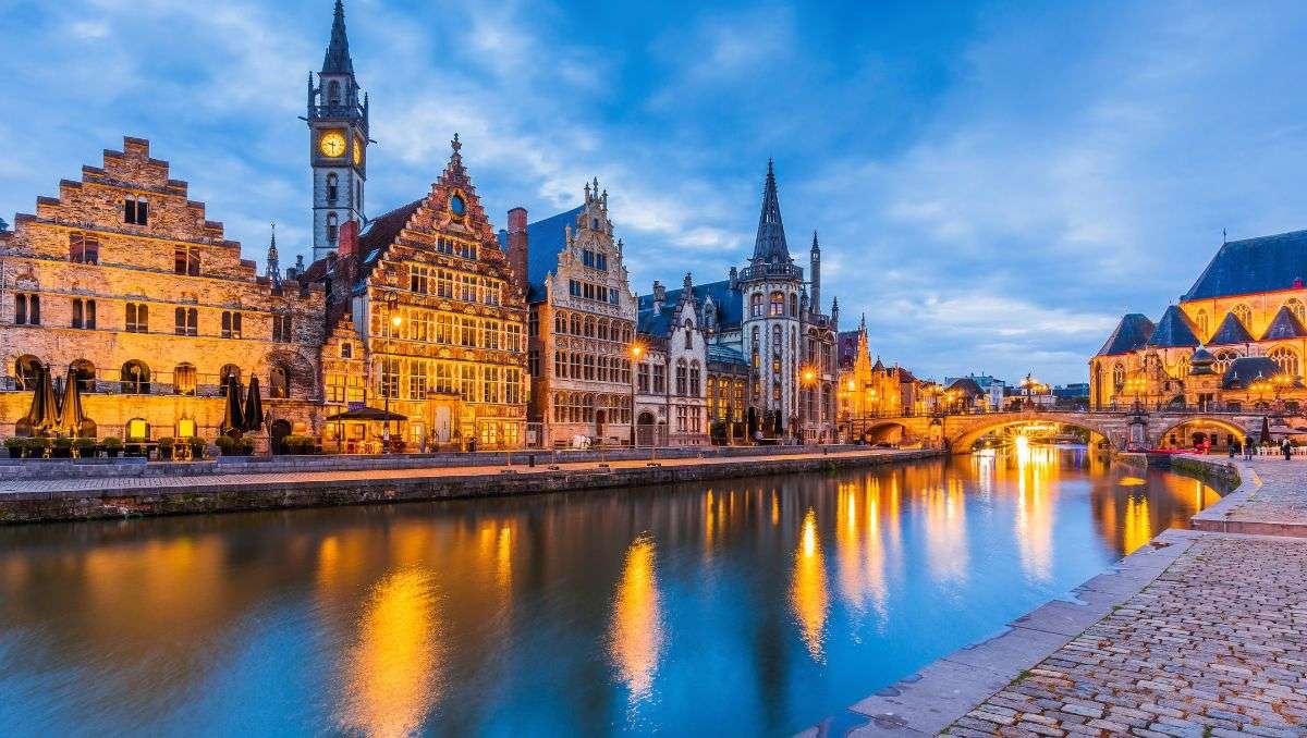 O Que Comer na Bélgica: Guia Gastronômico de Waffles, Fritas e Cervejas Artesanais