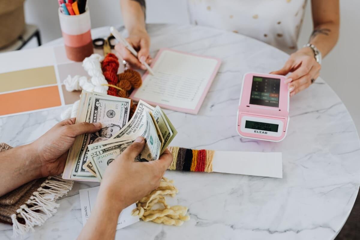 Dicas para Economizar em Viagens de Longo Prazo – Como Reduzir Custos Durante Viagens Longas