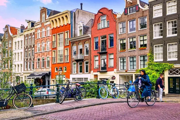 De Bike pela Holanda: Rotas Cênicas e Dicas para Pedalar como um Local