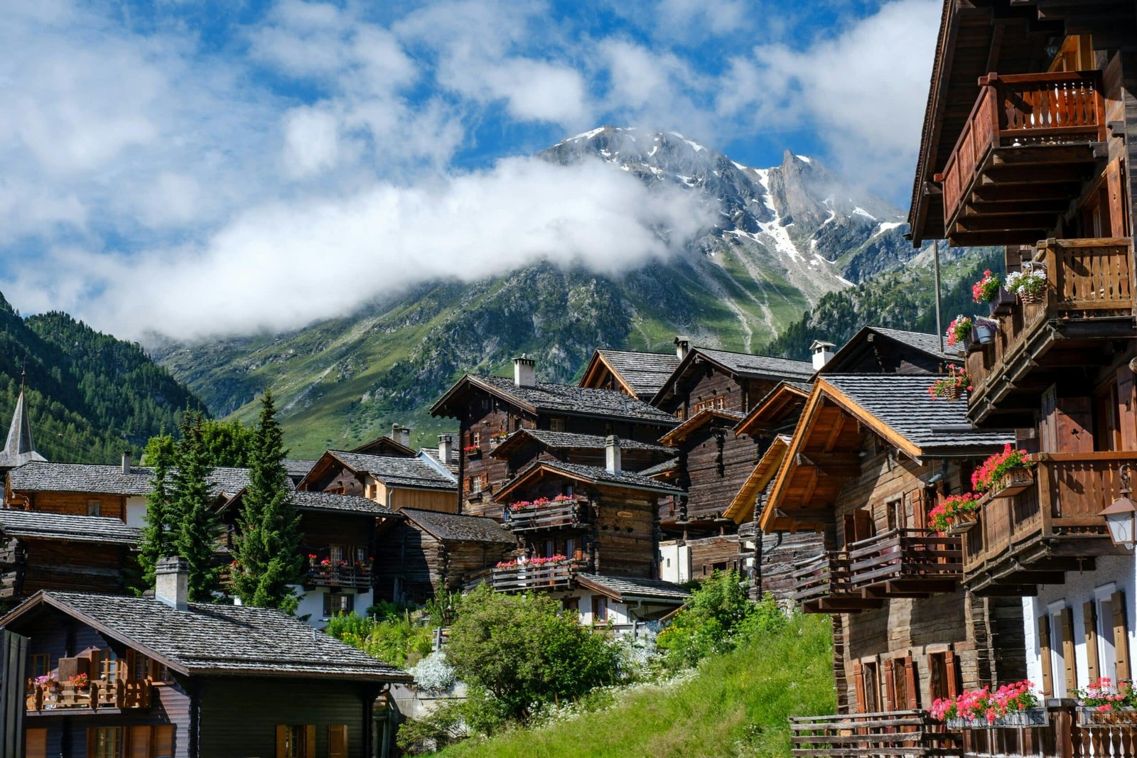 Suíça de Trem: Rotas Panorâmicas e Dicas para Economizar com o Swiss Travel Pass