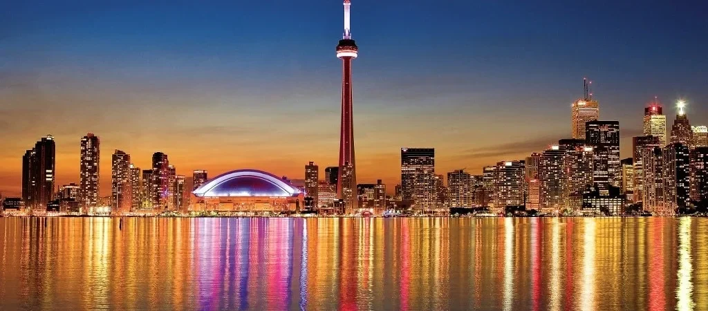 Viagem Econômica para Toronto: Como Explorar a Cidade sem Gastar Muito