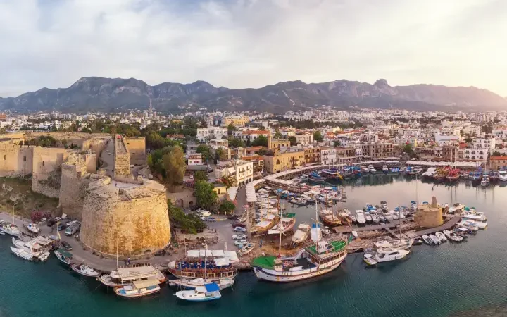 Chipre com Orçamento Limitado: Dicas para Viajar Barato sem Perder o Essencial