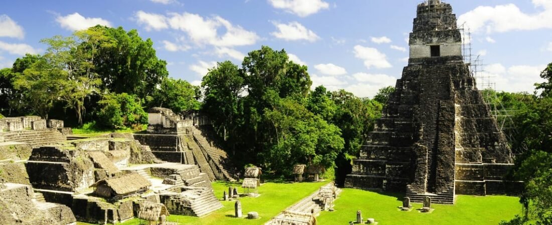 Cultura Maia Viva: Mercados de Chichicastenango e Tradições Indígenas na Guatemala